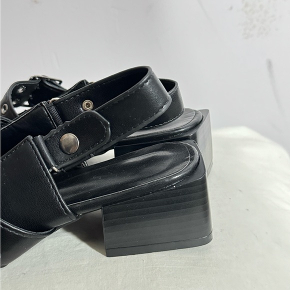 Black buckle flats - Picture 3 of 4